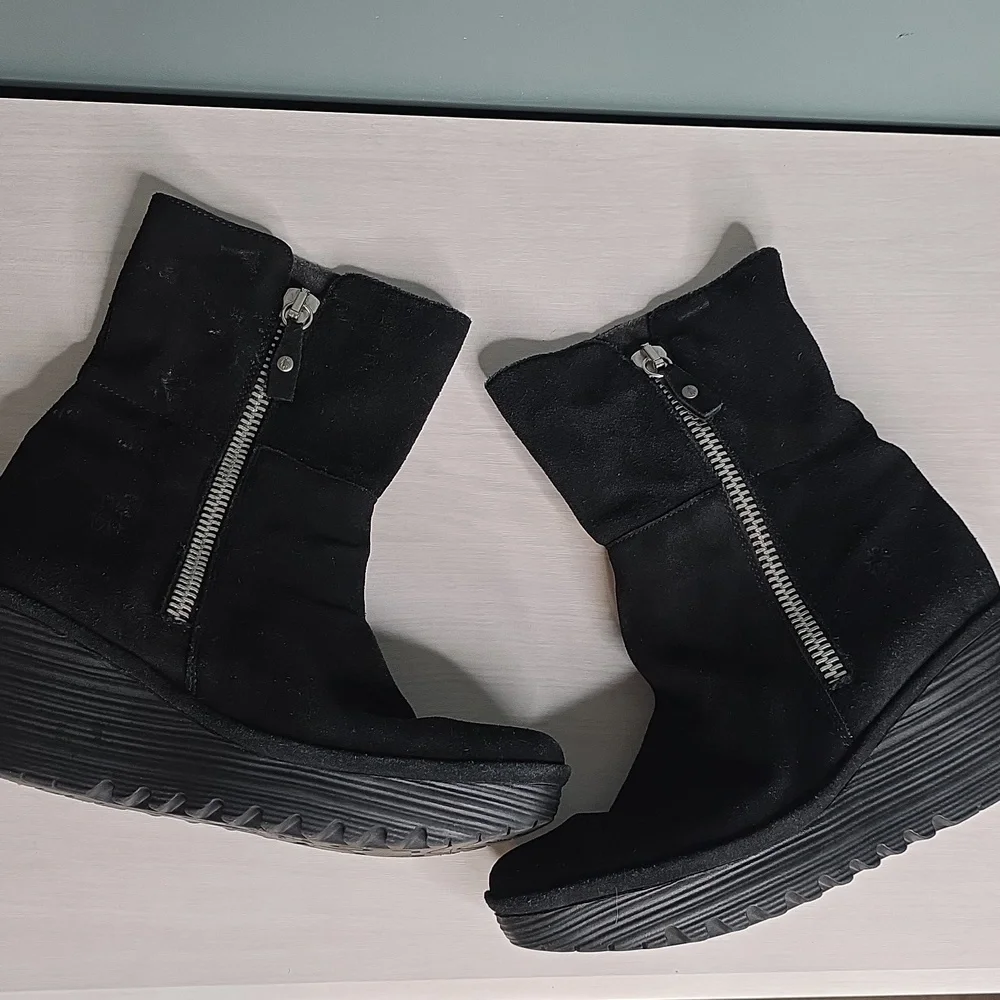 FLY London Yex Black Suede Wedge Ankle Boot sz 39